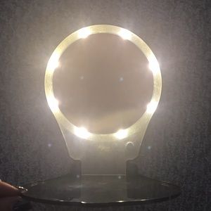 Traveling light mirror